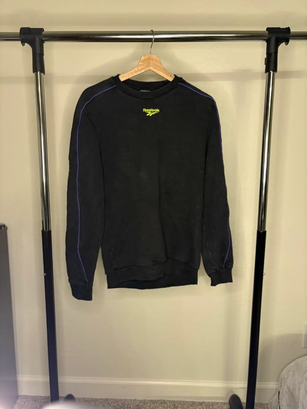 Reebok Classic Vector Crewneck Sweatshirt Black Purple Piping Neon Logo Mens S